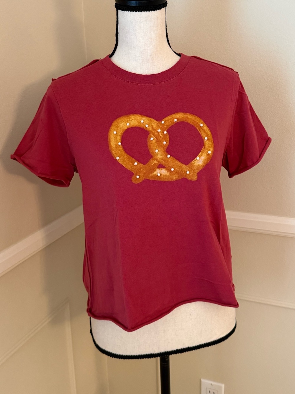 Soft pretzel motif short sleeve shirt